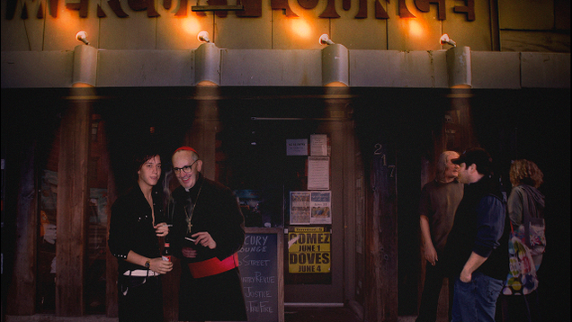 Illustration for article titled Before They Were Famous: Check Out This Incredible Picture Of A Young Julian Casablancas And Pope Francis Outside New York City’s Mercury Lounge